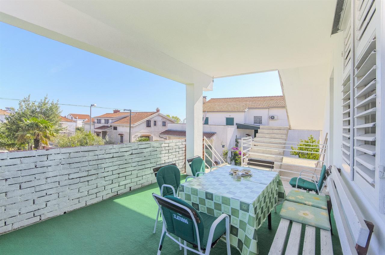 Apartment Niko Vodice Esterno foto