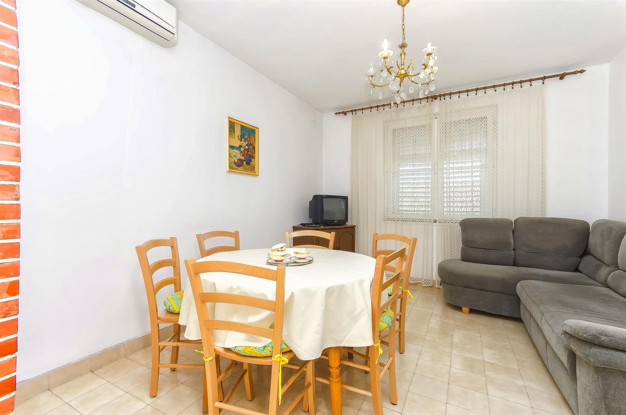 Apartment Niko Vodice Esterno foto