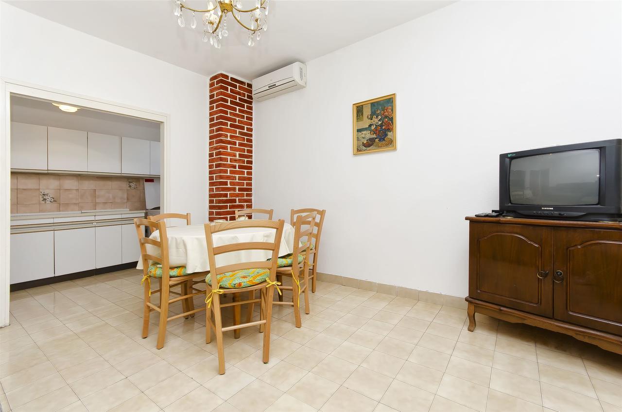 Apartment Niko Vodice Esterno foto