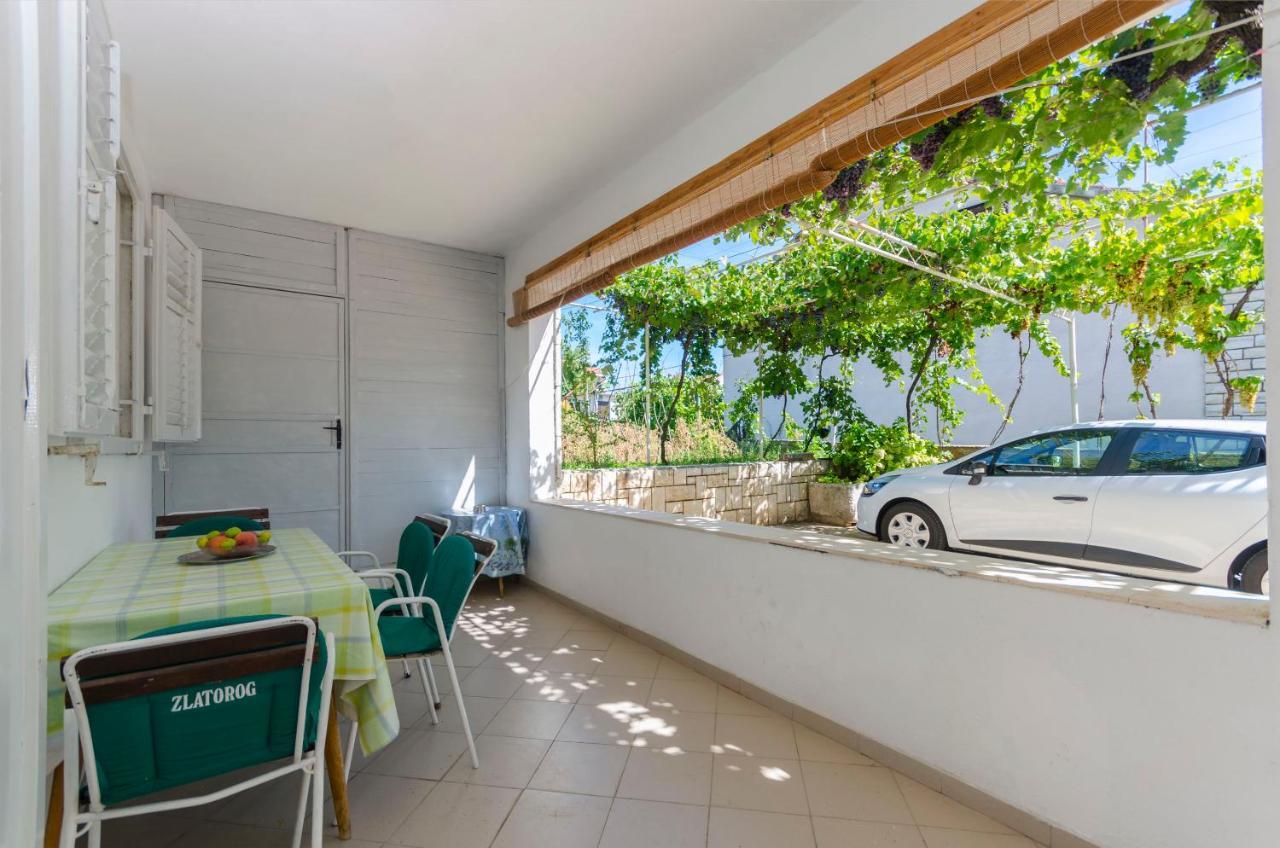 Apartment Niko Vodice Esterno foto